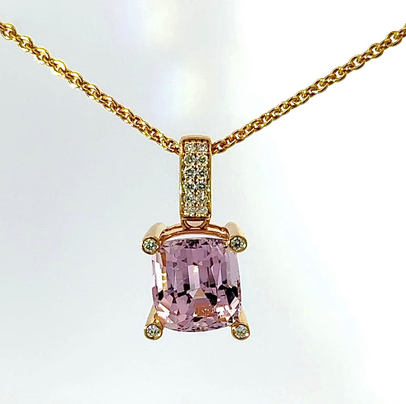 Steinbetonter Anhänger in 14 Karat Gelbgold mit rosa Kunzit & Brillanten