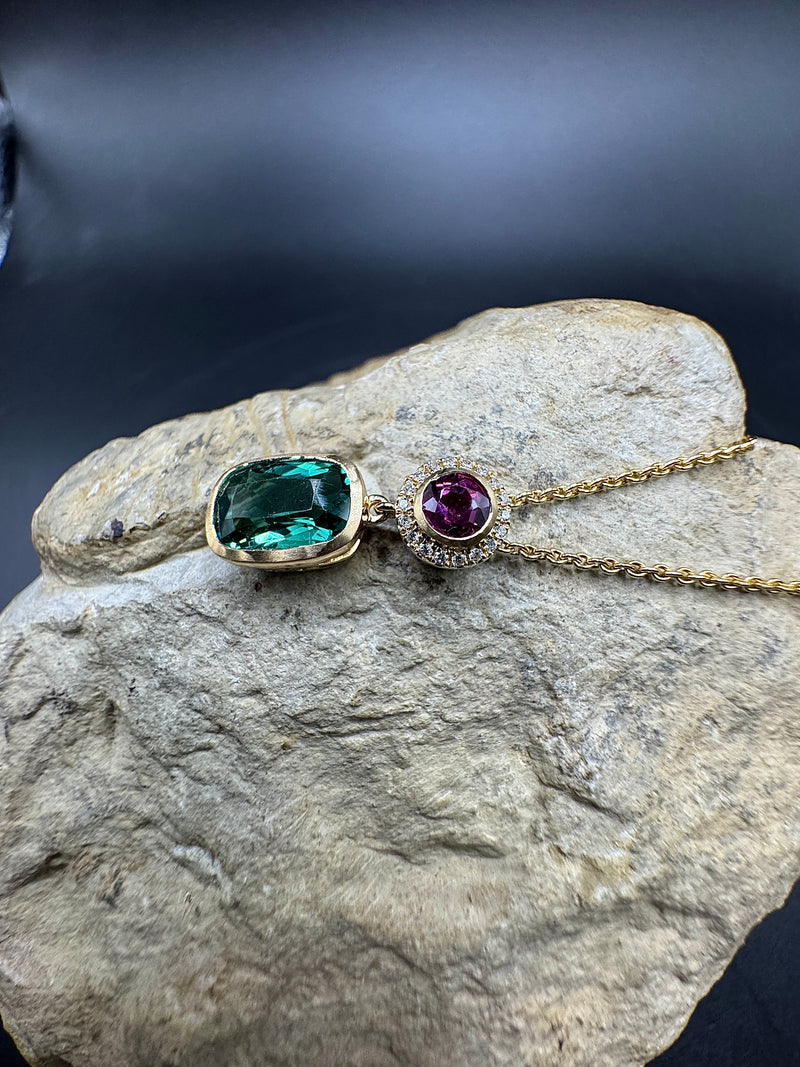 Leuchtender Anhänger in 14 Karat Gelbgold mit Rubin, Turmalin & Brillanten