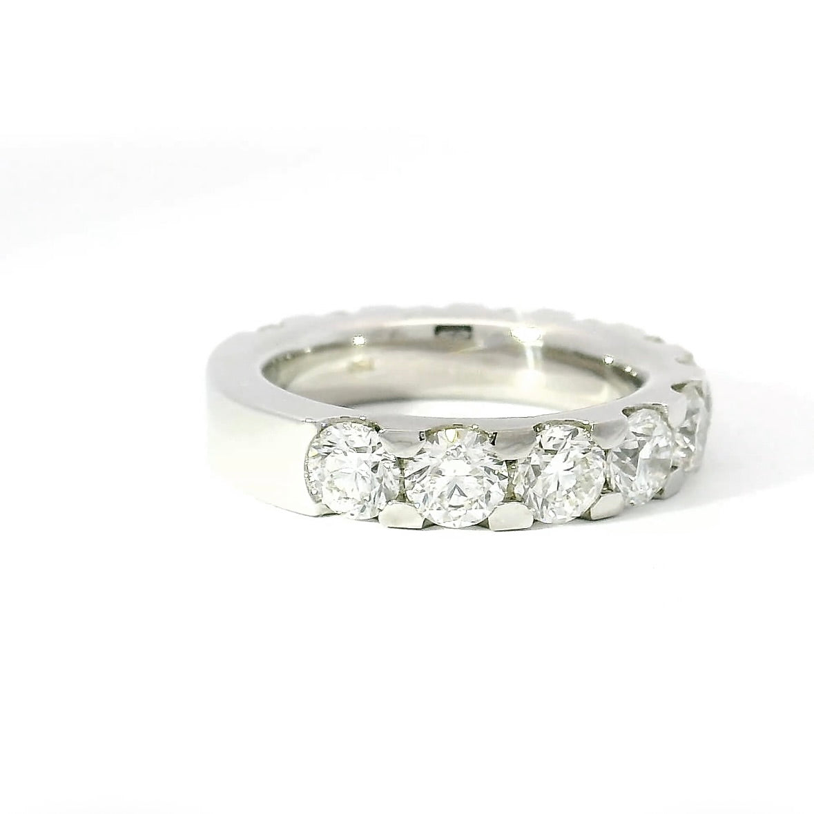 Edler Memory Ring in 18 Karat Weißgold mit 4,90 Karat hochfeinen Brillanten