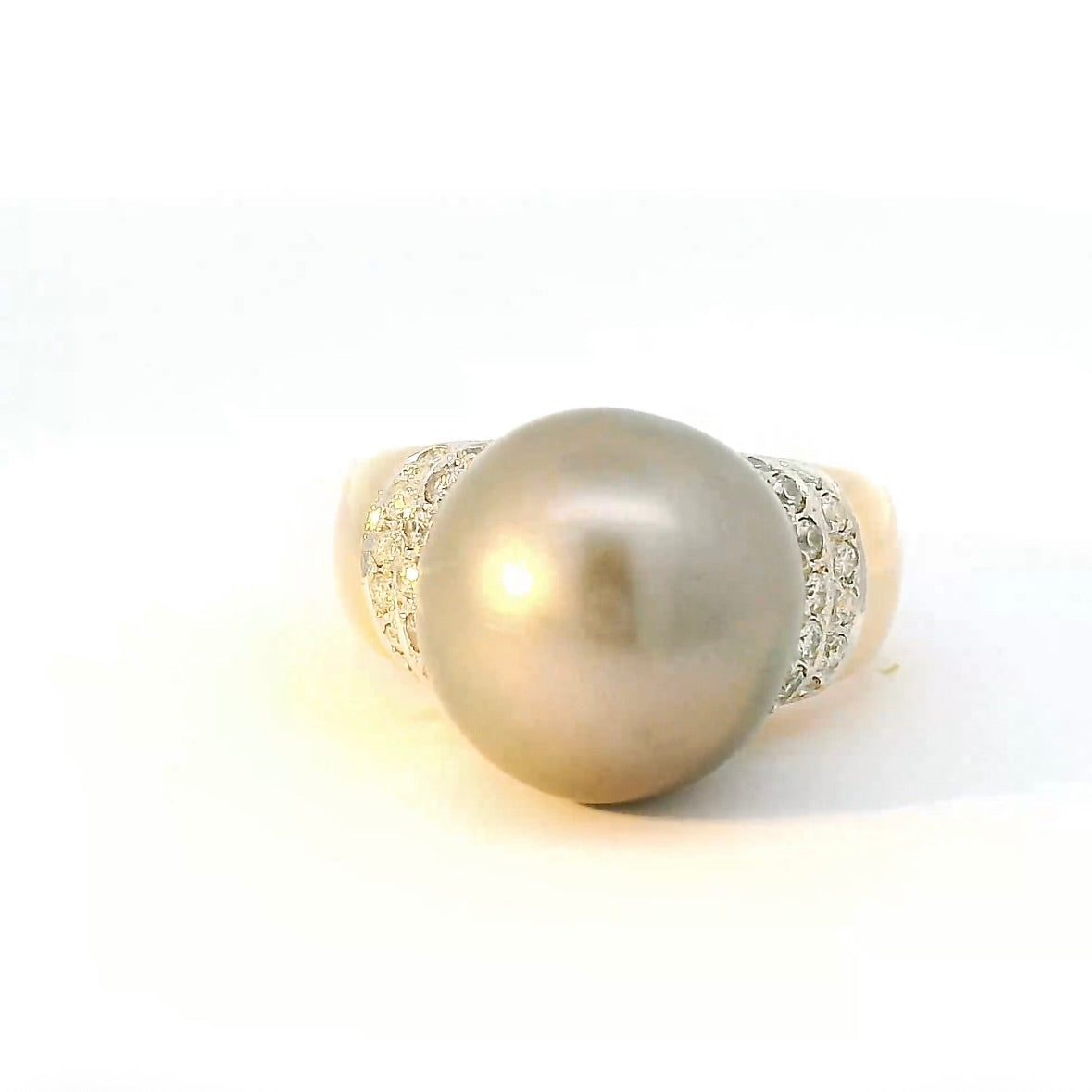 Eleganter Vintage Ring in 18 Karat Gold mit Tahitiperle & Brillanten