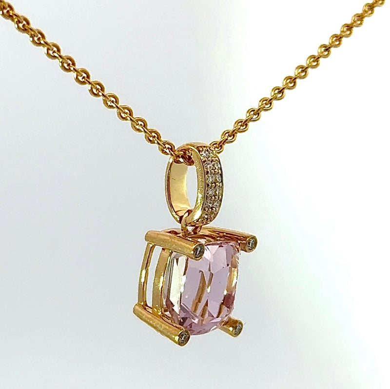 Steinbetonter Anhänger in 14 Karat Gelbgold mit rosa Kunzit & Brillanten