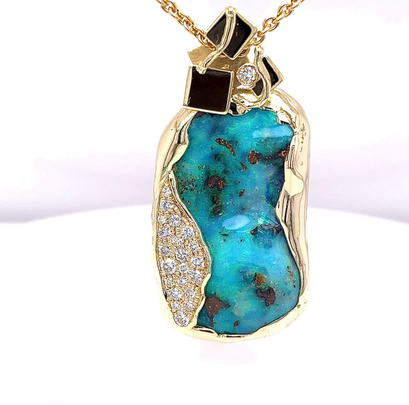 Handgefertigter Anhänger in 14 Karat Gelbgold mit australischem Opal & Brillanten
