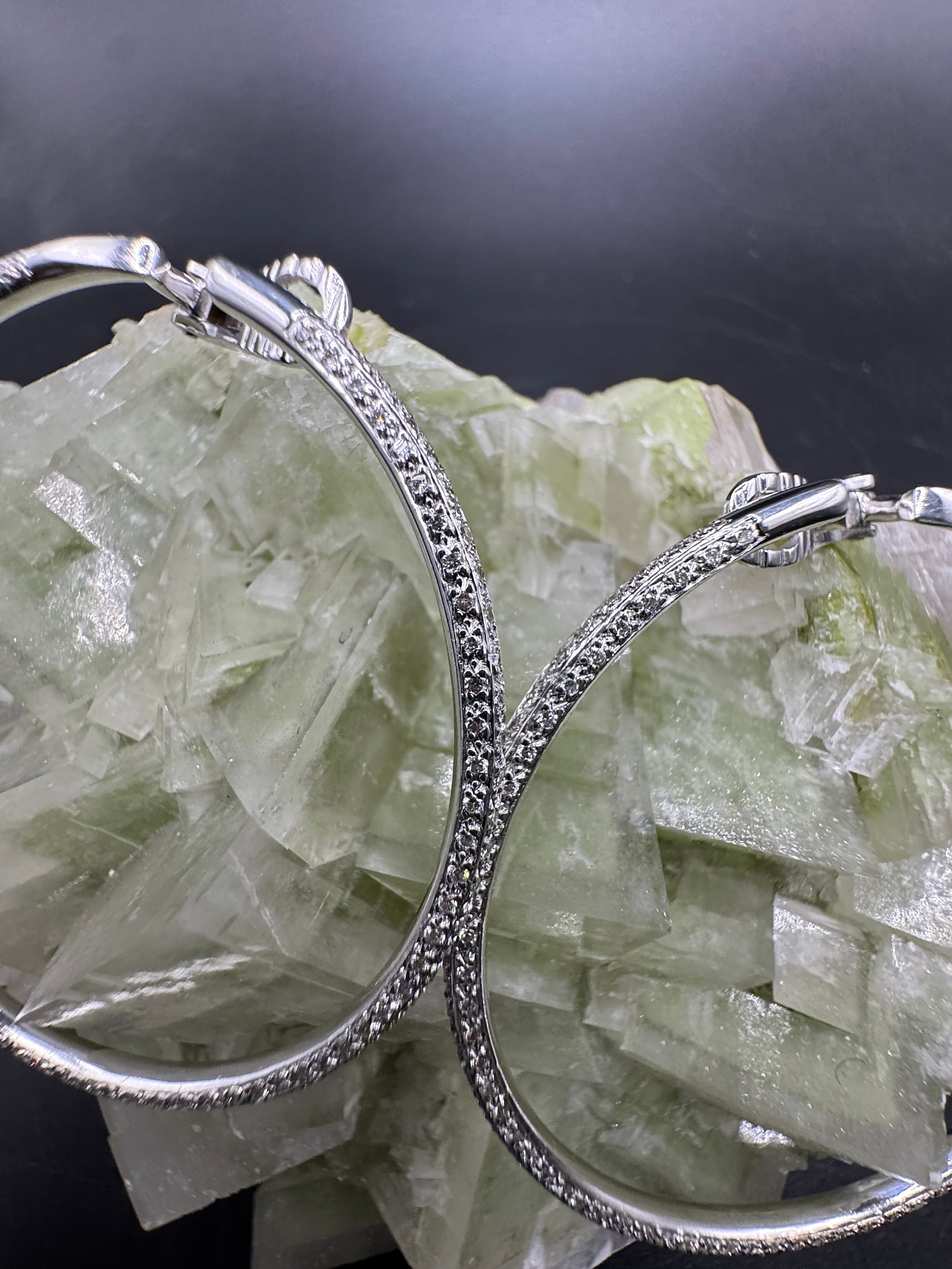 Exceptional 18-karat white gold earrings with 286 brilliant-cut diamonds