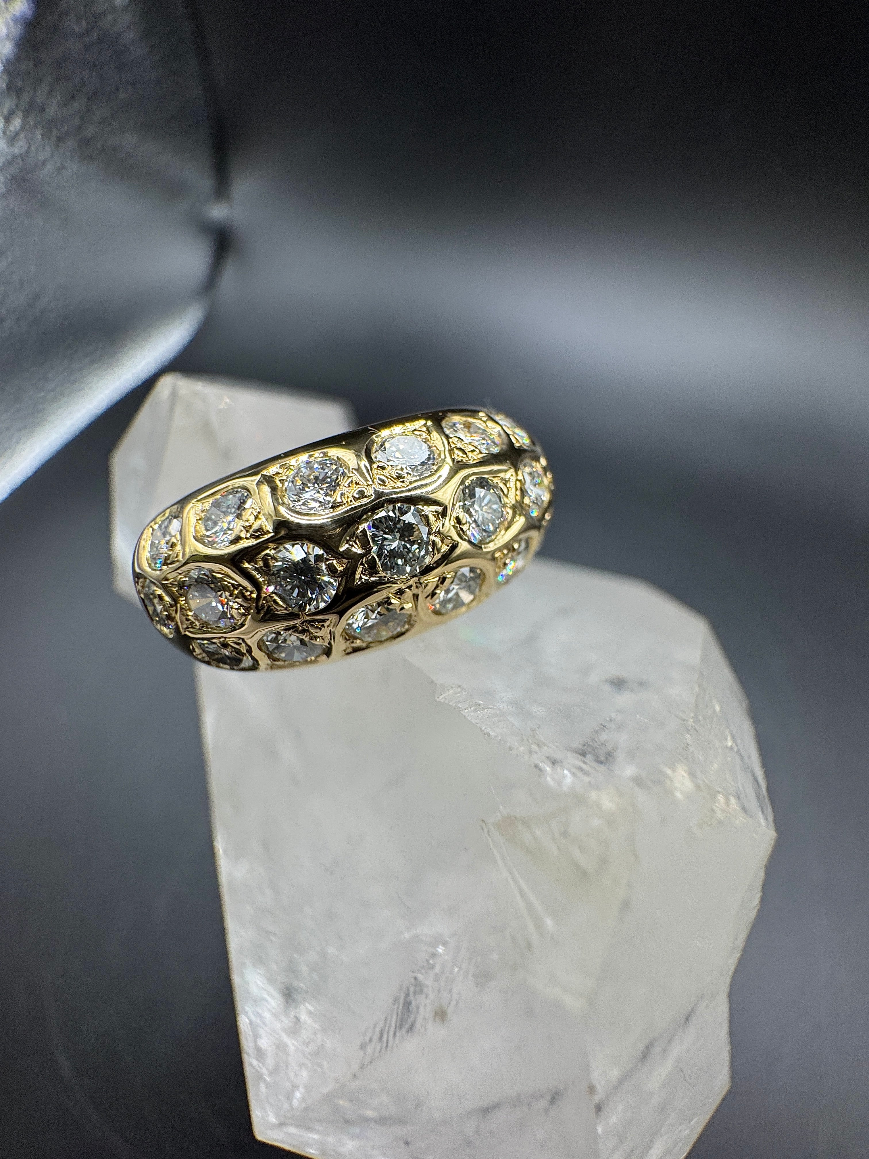 Stilvoller & breiter Ring in 18 Karat Gelbgold mit feinen Brillanten