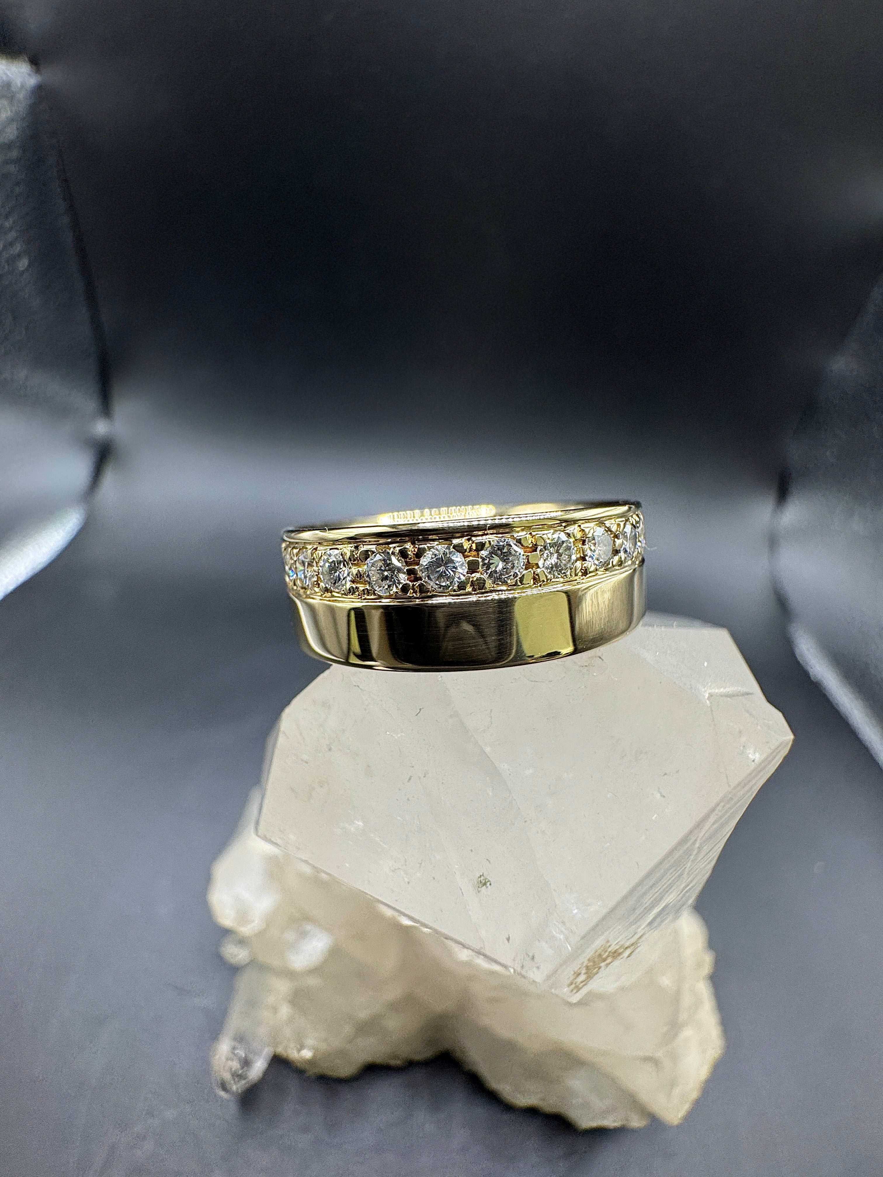 Edler Memory-Ring in 14 Karat (585) mit hochfeinen Brillanten