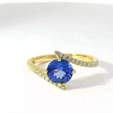 Moderner Ring in 14 Karat Gelbgold mit hochfeinem Tansanit & Brillanten