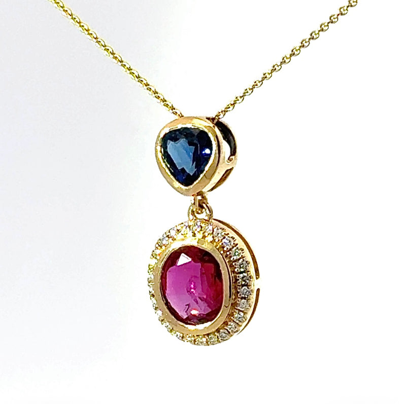 Moderner Rubin & Saphir Anhänger in 18 Karat Gelbgold mit feinen Brillanten & Ankerkette