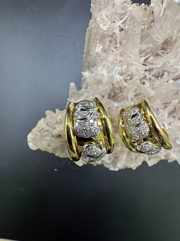 Handgefertigte Halbkreolen in 18 Karat Gelb- & Weißgold mit feinen Brillanten
