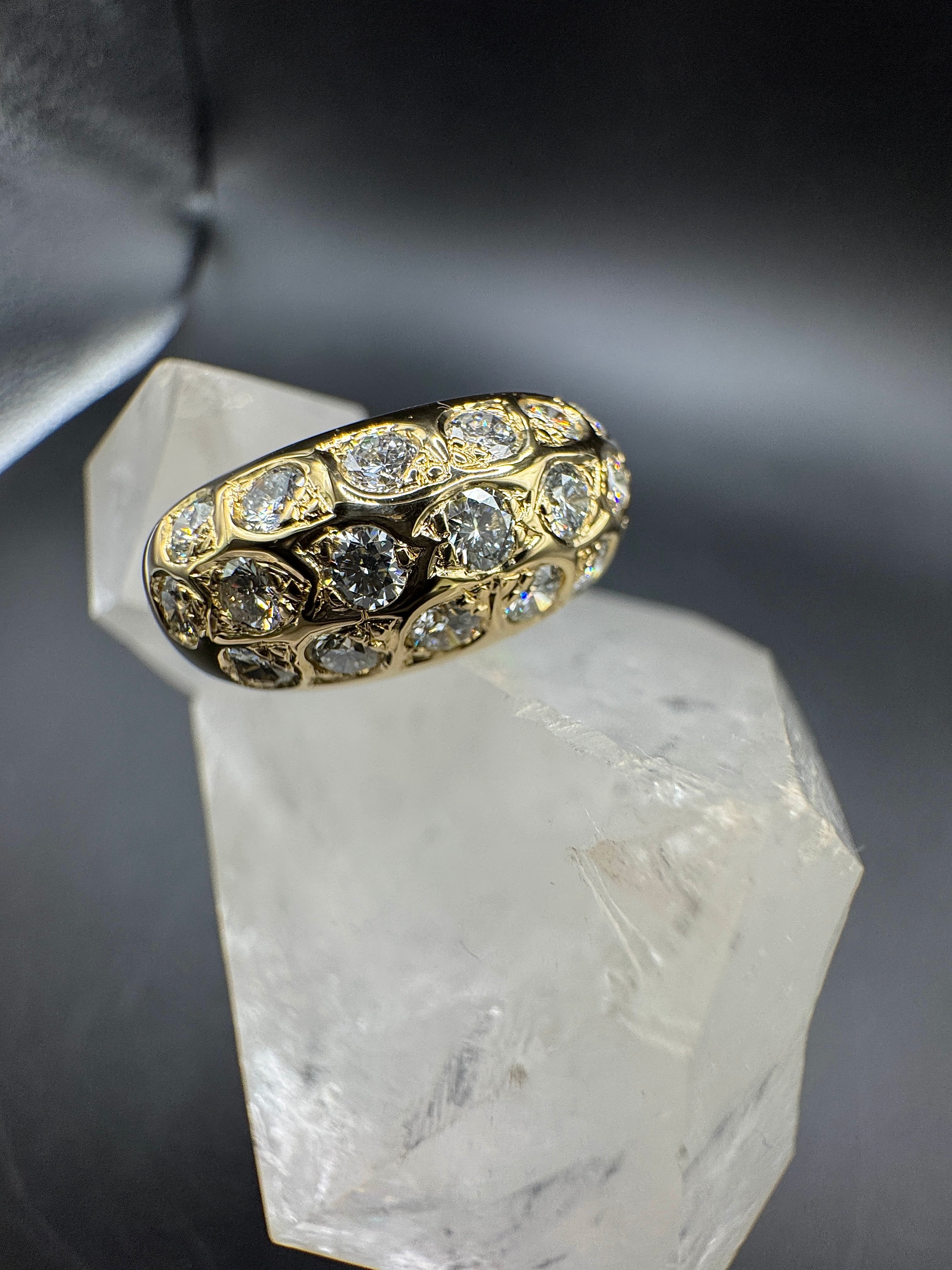 Stilvoller & breiter Ring in 18 Karat Gelbgold mit feinen Brillanten
