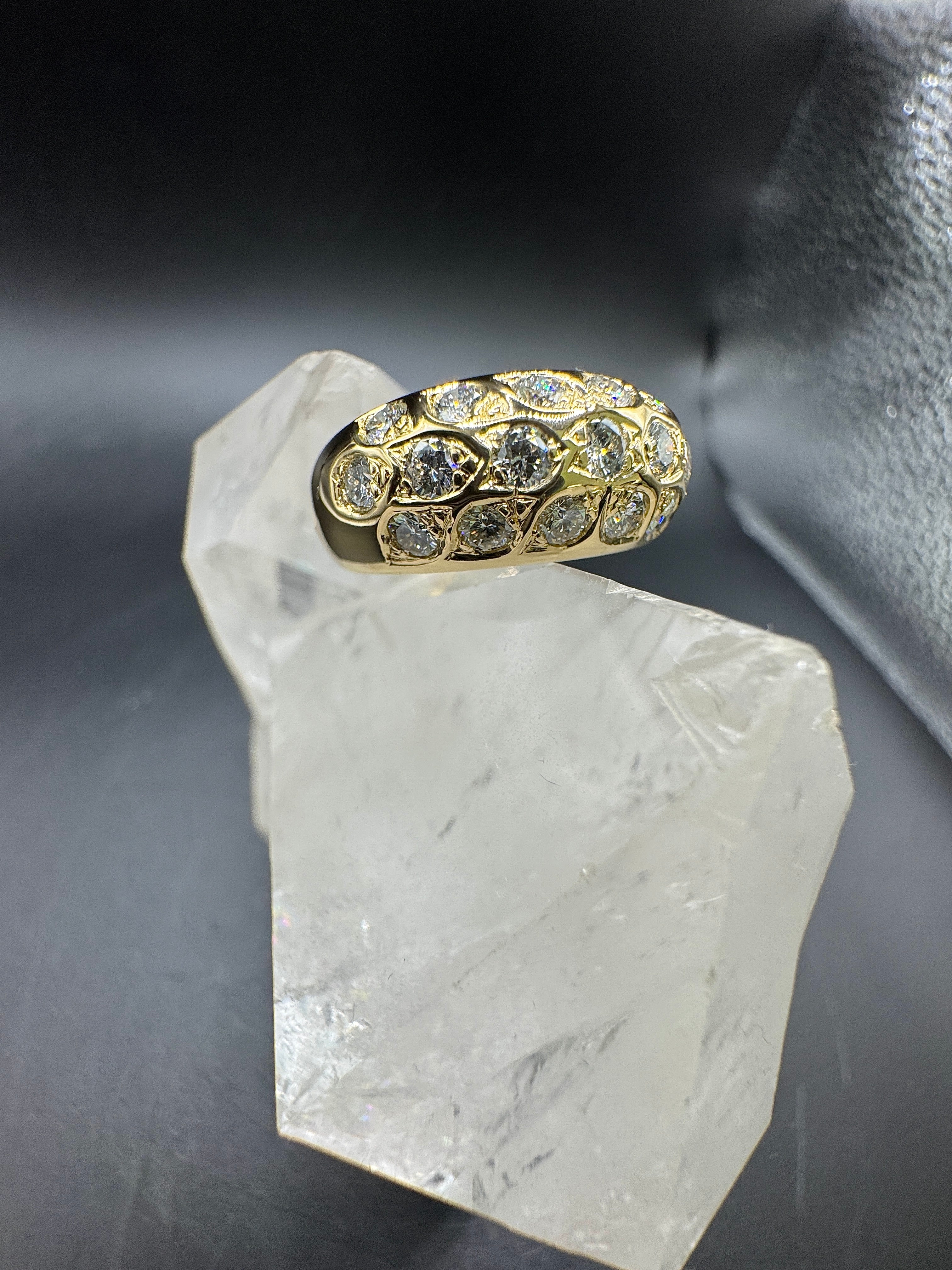 Stilvoller & breiter Ring in 18 Karat Gelbgold mit feinen Brillanten