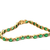 Steinbetontes Armband in 14 Karat Gelbgold mit Smaragden & Brillanten