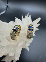 Wirkungsvolle Kreolen in 18 Karat Gelbgold mit Brillanten & Saphiren