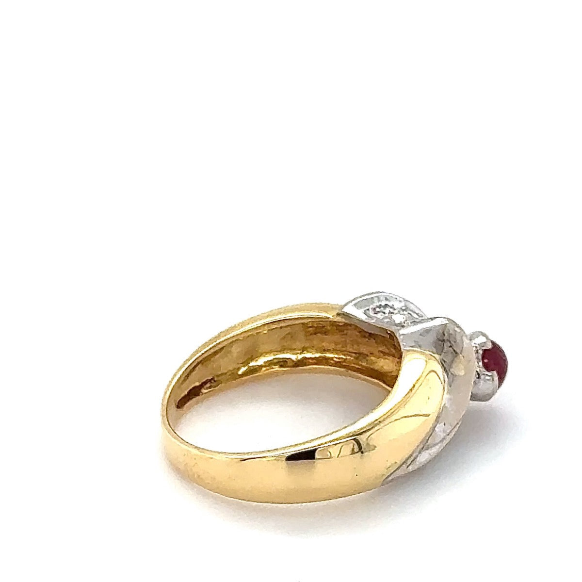Handgefertigter Bicolor Ring in 18 Karat Gold mit Rubin und Brillanten