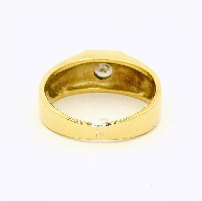 Massiver Solitär Ring in 14 Karat Gelbgold mit lebhaften Brillant
