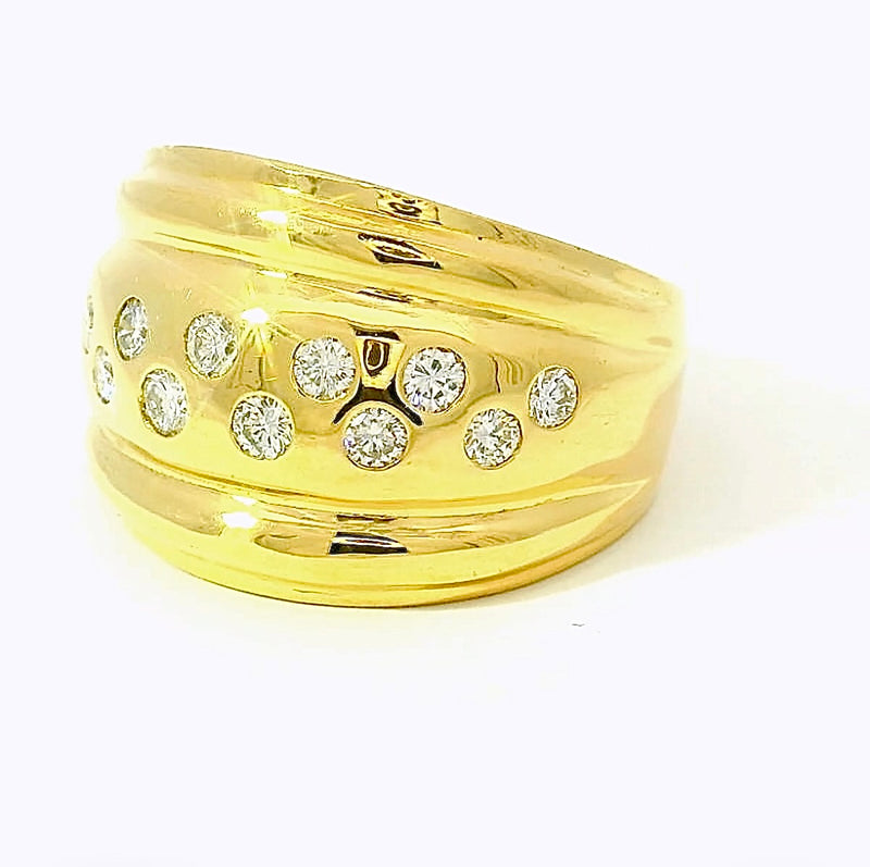 Leuchtender Ring in 18 Karat Gelbgold mit feinsten Brillanten