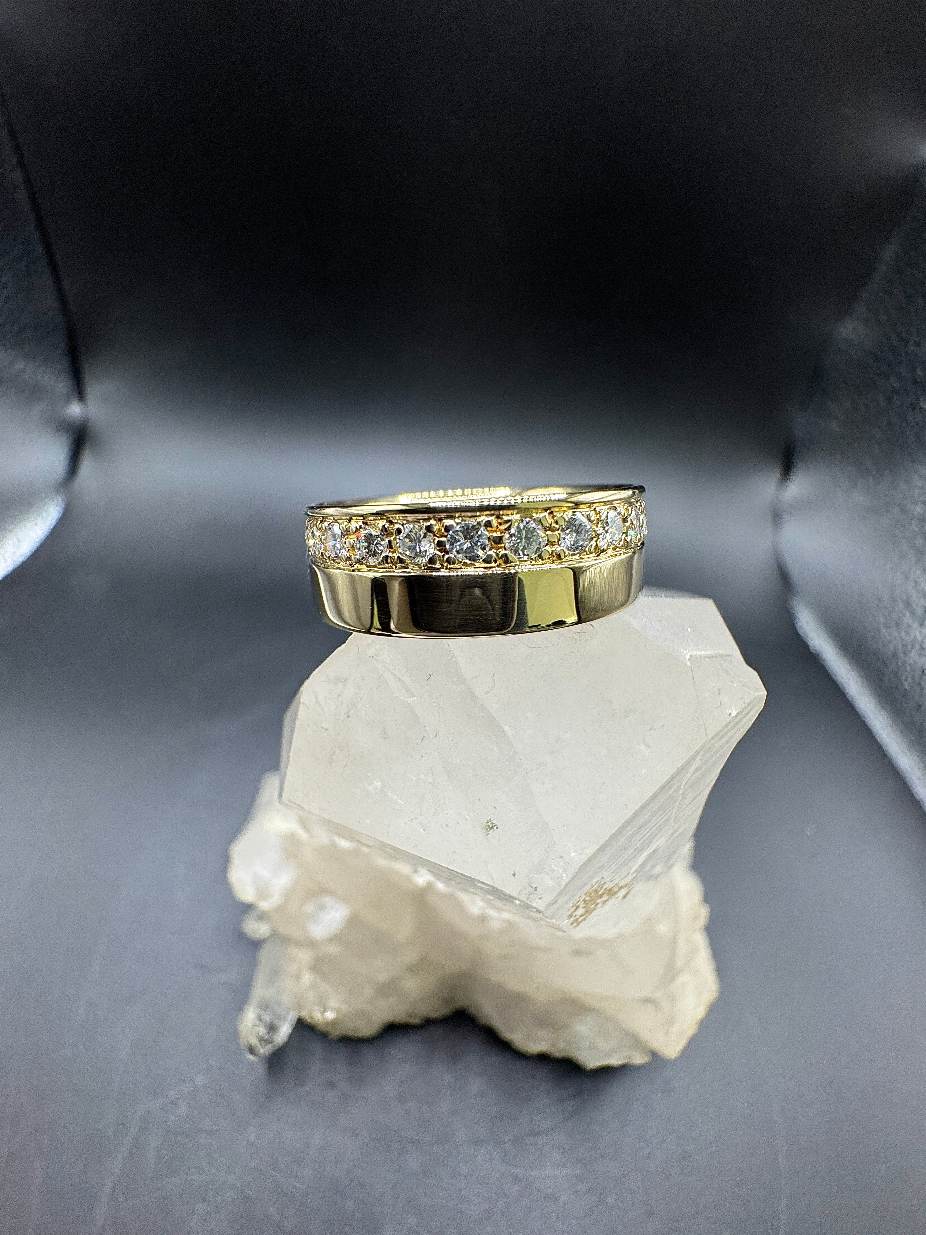 Edler Memory-Ring in 14 Karat (585) mit hochfeinen Brillanten