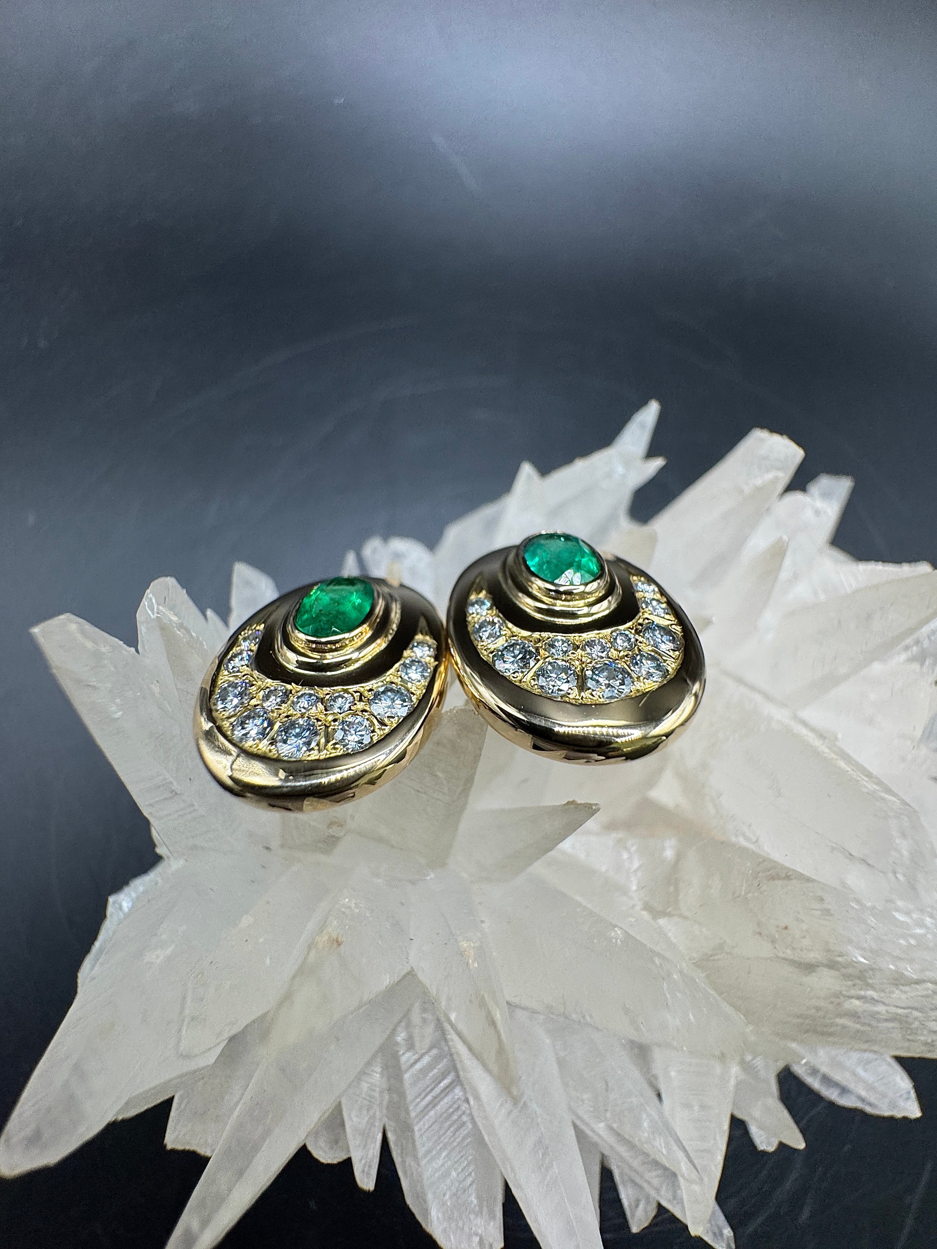 Handcrafted stud earrings in 18k yellow gold with fine emeralds & brilliant-cut diamonds