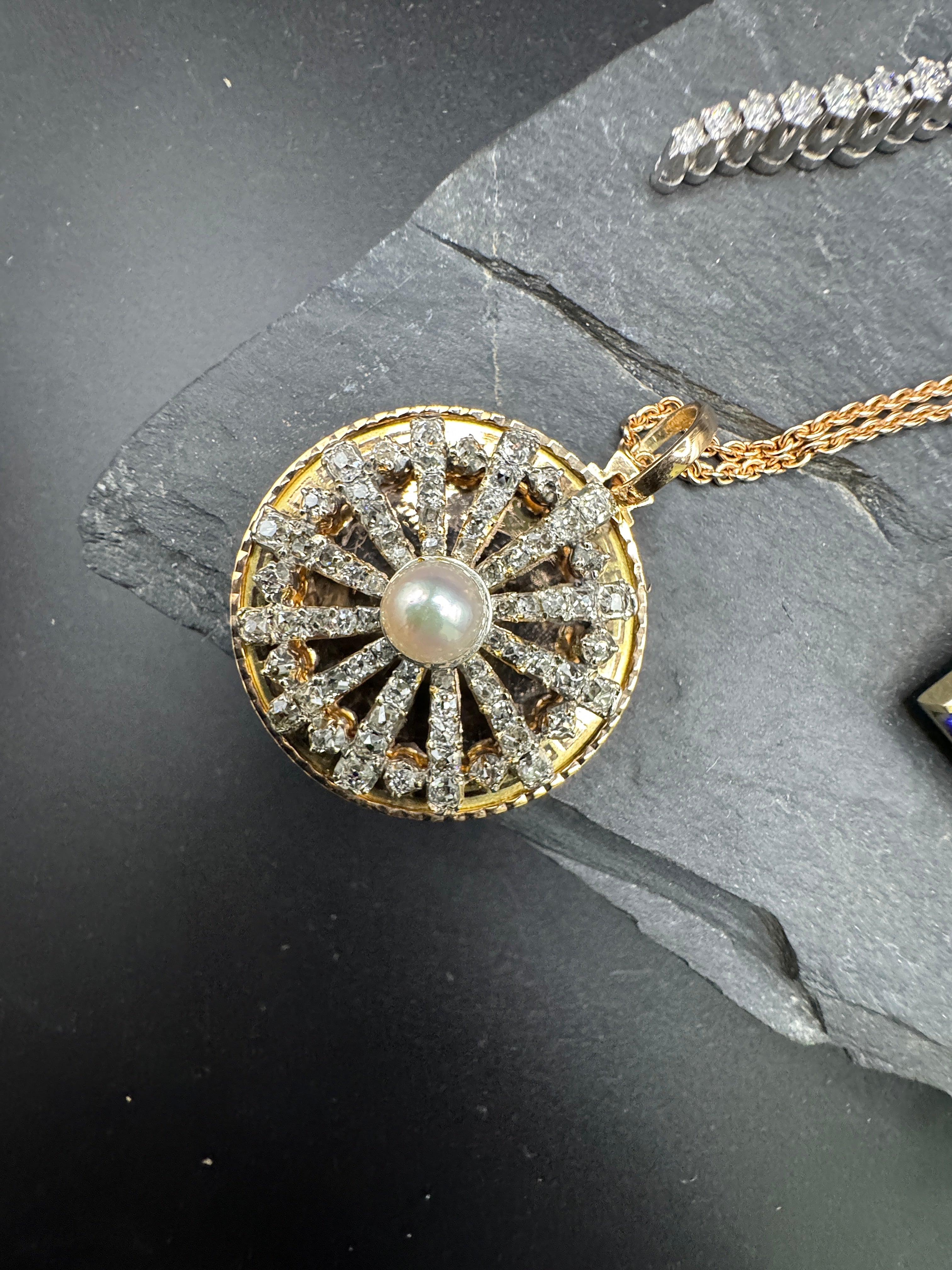 Besonderer Vintage-Anhänger in 18 Karat Roségold mit Diamanten & Perle