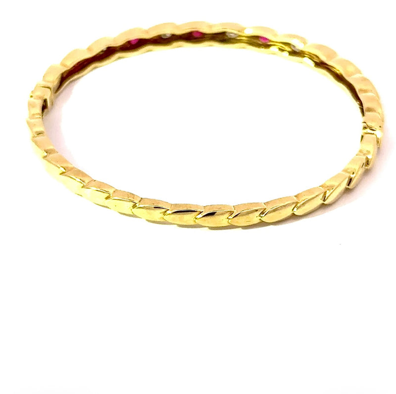 Zeitloser Armreif in 14 Karat Gelbgold mit Rubinen und Brillanten