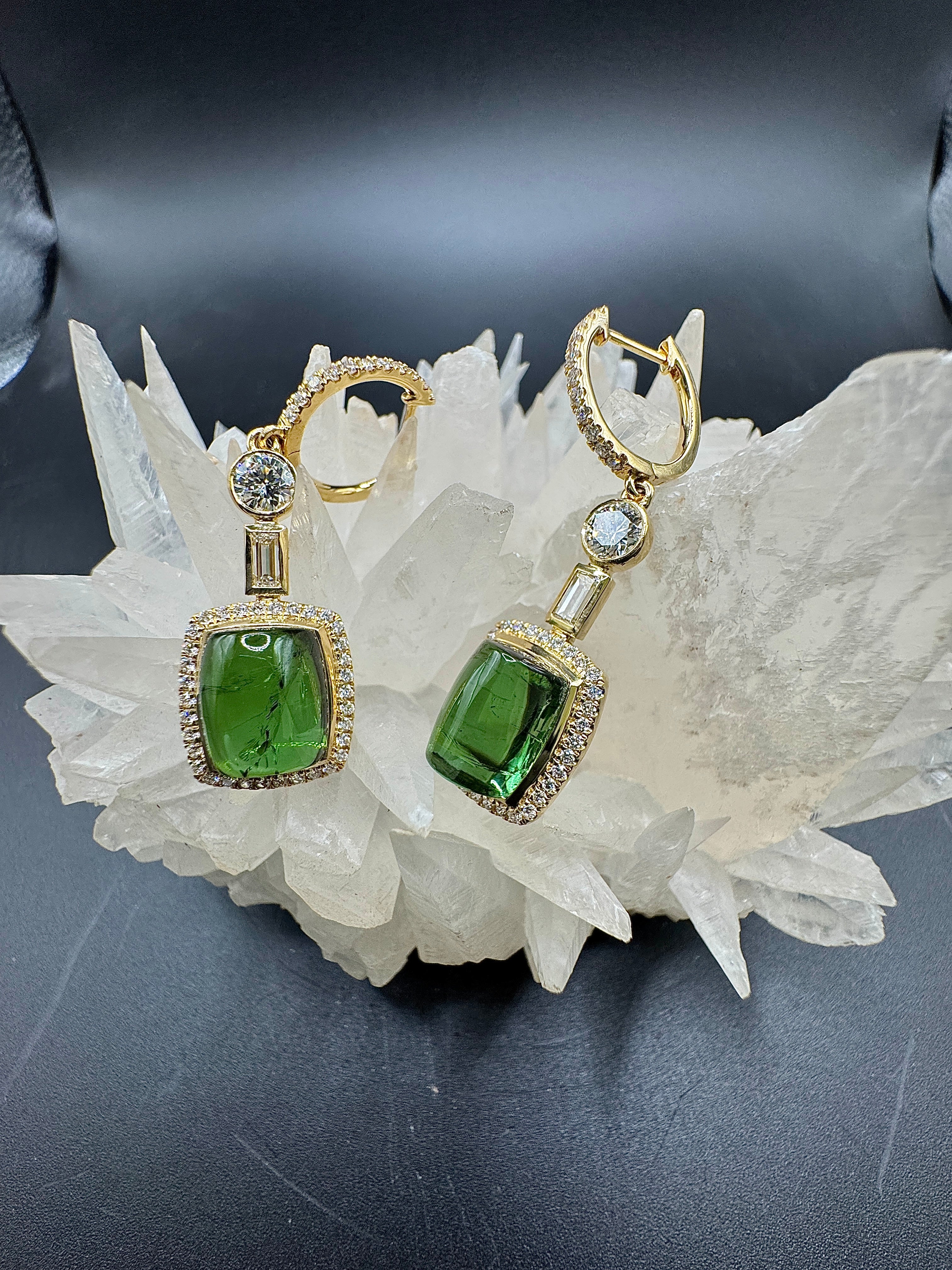 Hängende Ohrringe in 18 Karat Gelbgold mit Brillanten, Diamanten & Turmalinen