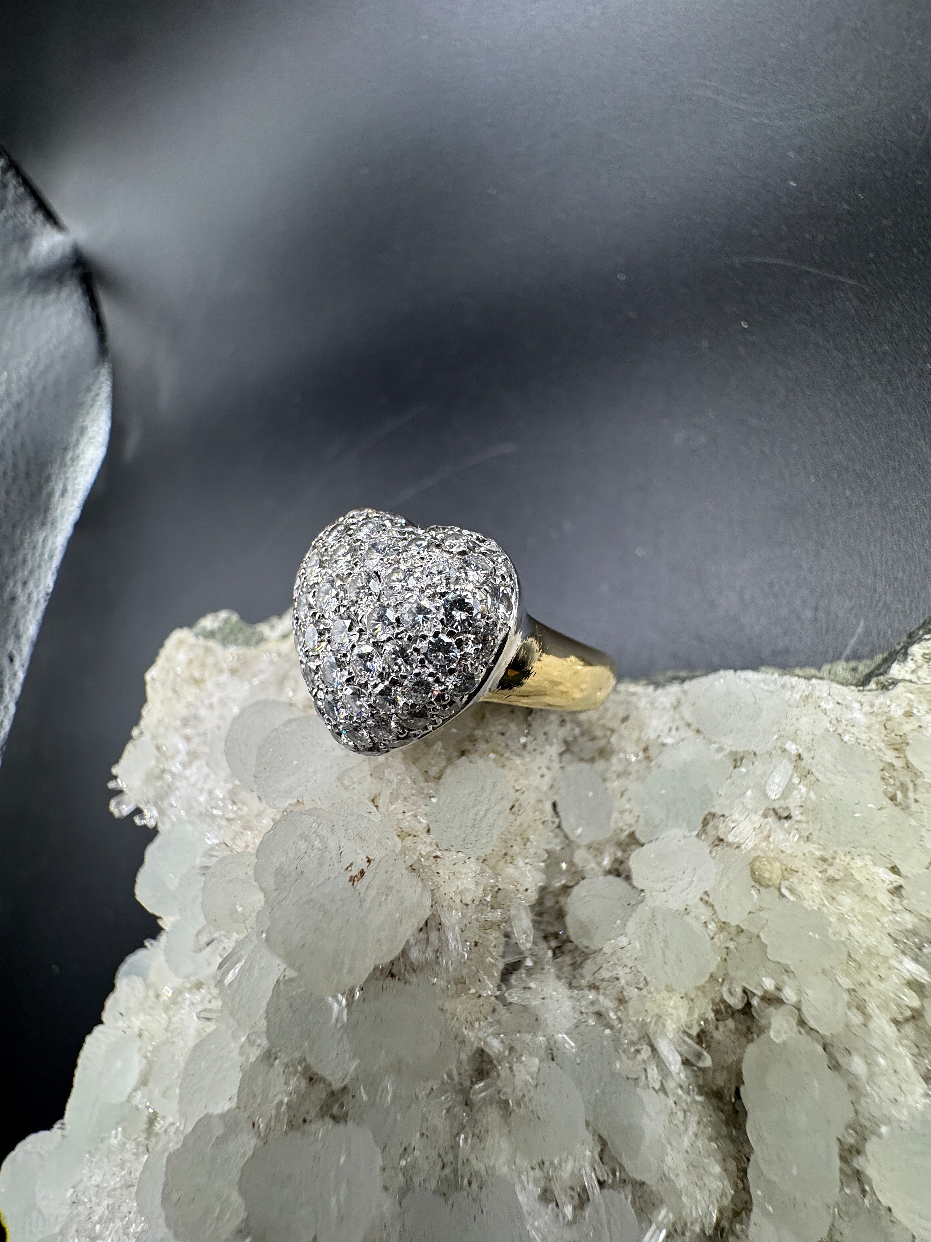 Hochwertiger Herz-Ring in 18 Karat Gelb- & Weißgold mit Brillanten