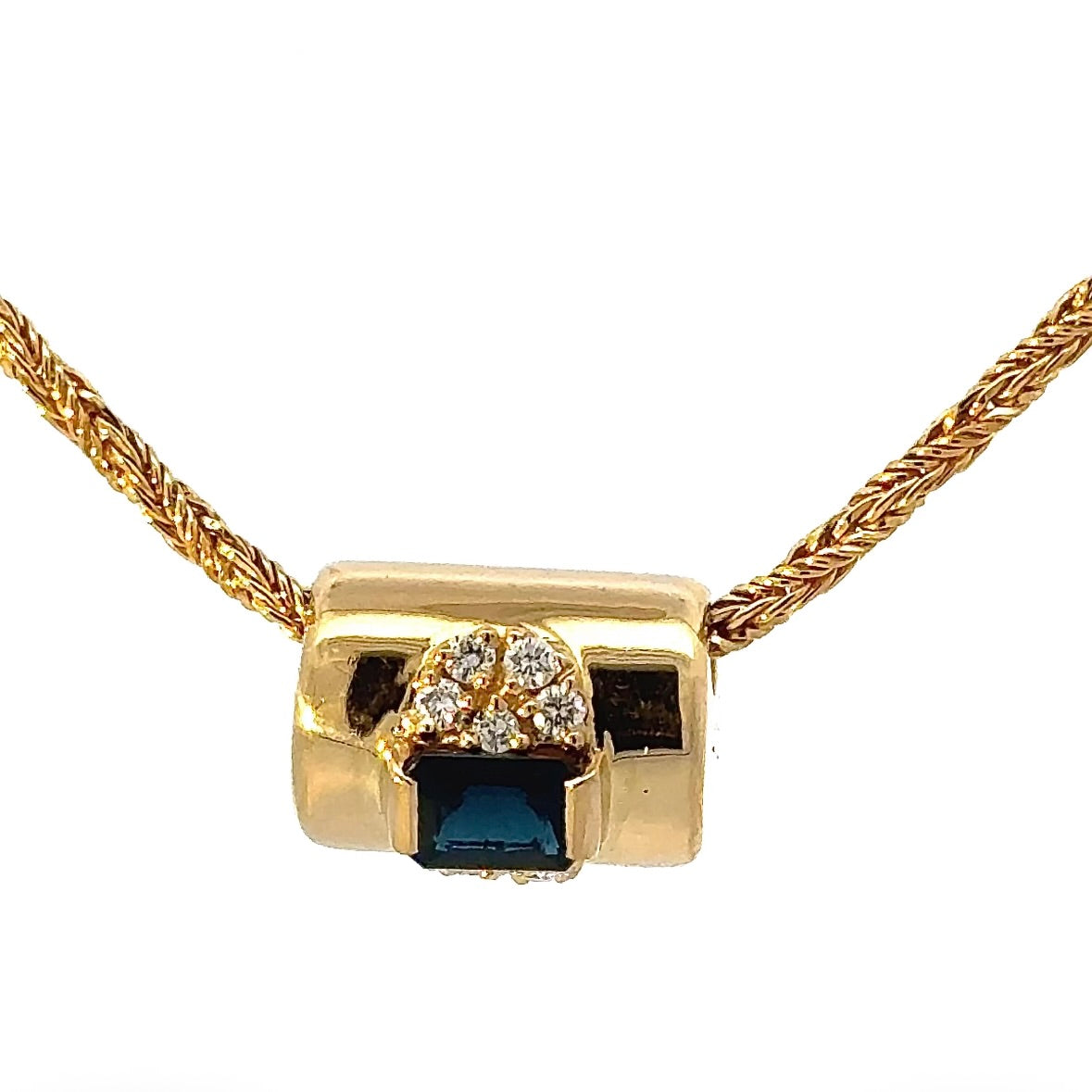 High-quality Goldbaur jewelry piece in 18K yellow gold with sapphire & diamonds