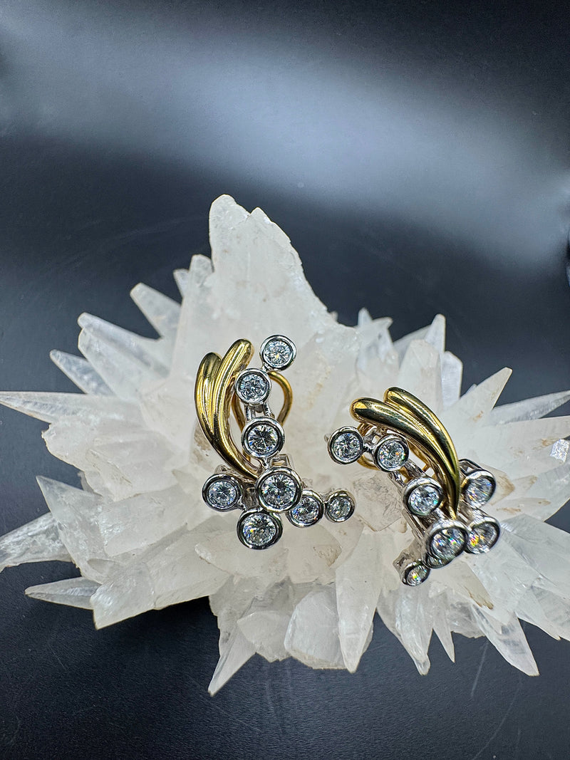 Ausgefallene bicolor Ohrringe in 18 Karat Gold mit feinen Brillanten