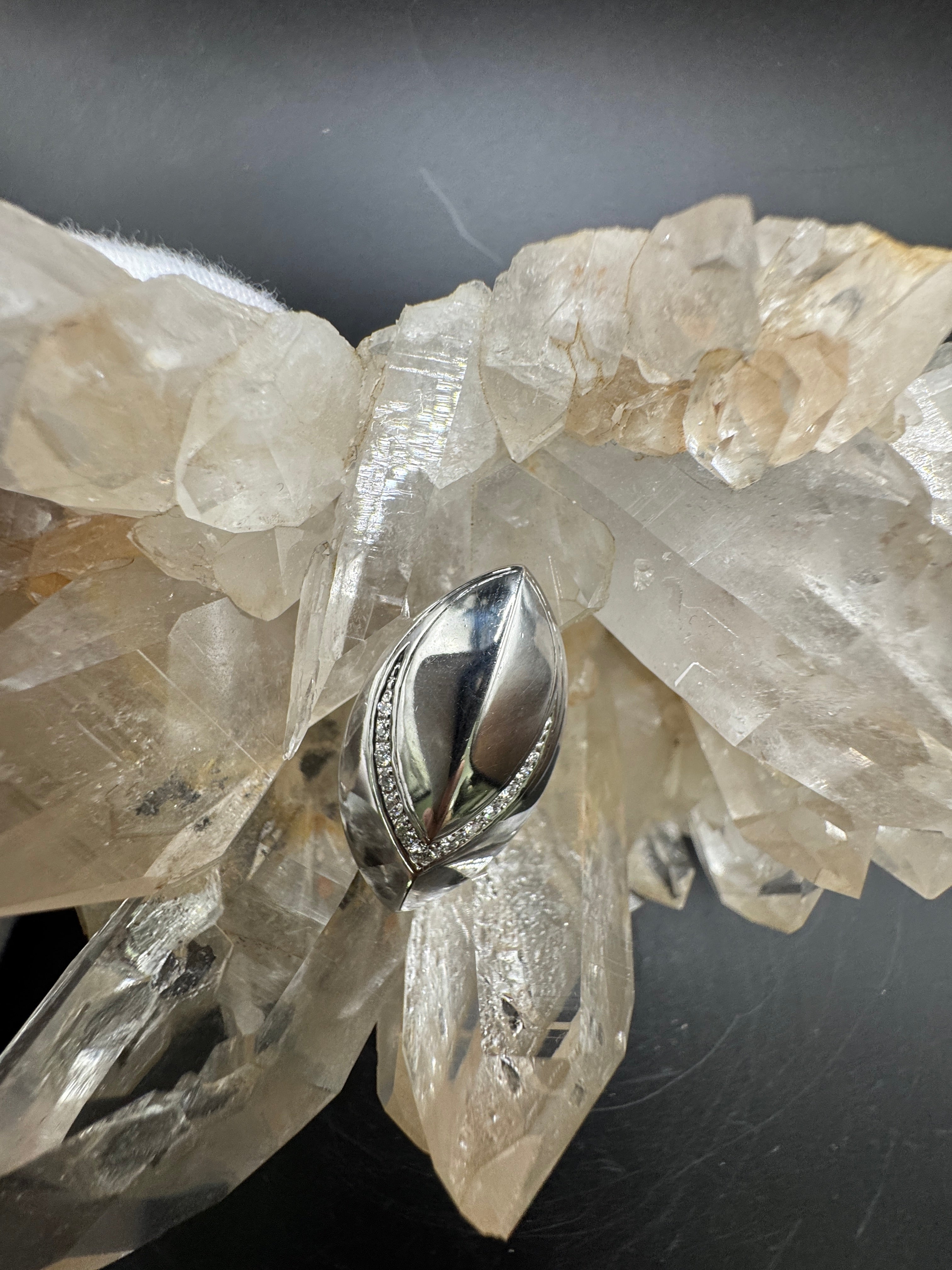 Elegante 18k witgouden hanger met briljant geslepen diamanten