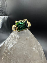 Moderner Turmalin Ring in 14 Karat Gelbgold mit Altschliff Diamanten