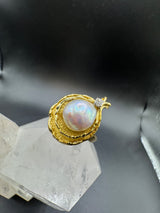 Handgefertigter Ring in 18 Karat Gelbgold mit besonderer Perle & Brillant