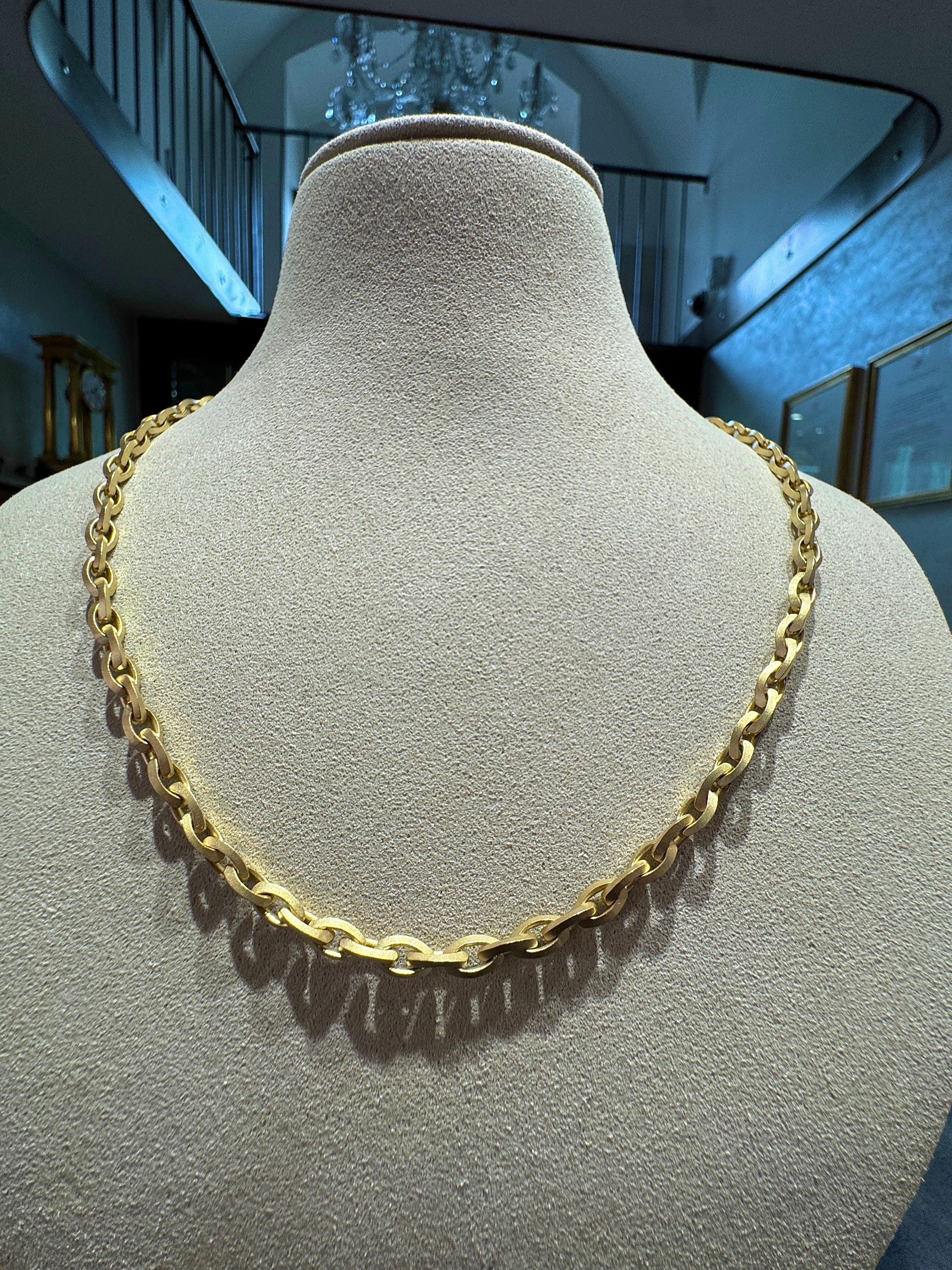 Frosted anchor chain in 14k yellow gold with lobster clasp