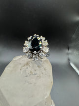 Eleganter Ring in 14 Karat Weißgold mit blauem Saphir & Brillanten
