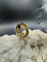 Handgefertigter Ring in 18 Karat Gelbgold mit Brillanten & Saphir