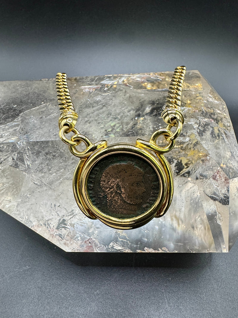 Massiver Münzanhänger in 18 Karat Gelbgold mit Brillanten & römischer Münze