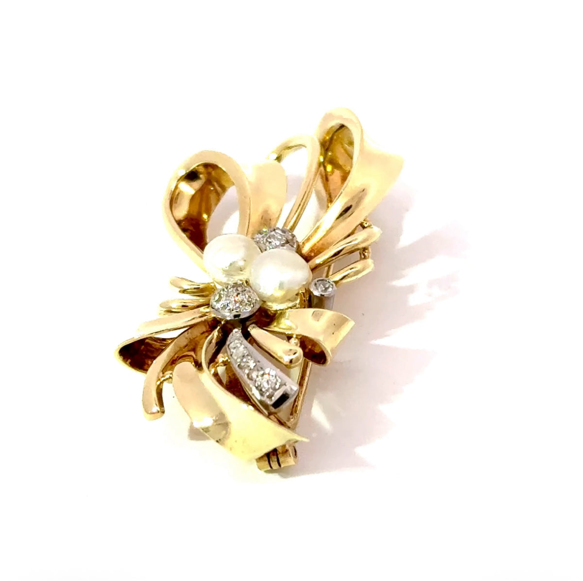 Vintage Brooch in 14 Karat Yellow Gold with Diamonds and Pearls