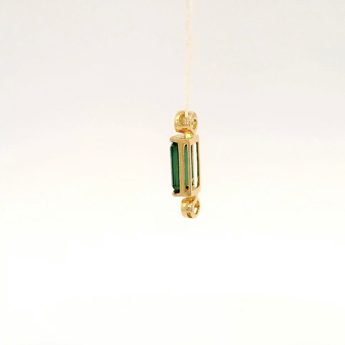 Eleganter Anhänger in 14 Karat Gelbgold mit grünem Turmalin & Brillanten