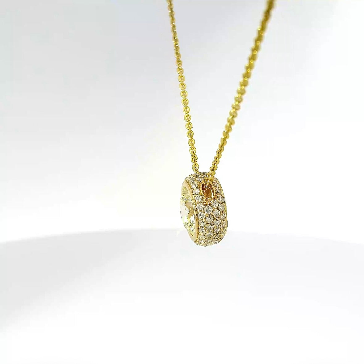 Solitaire pendant gold