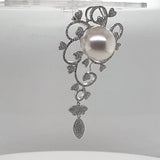 Unique pendant in 18 carat white gold with a large South Sea pearl and brilliant-cut diamonds