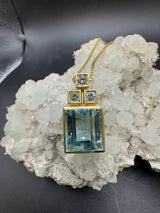 Handgefertigter Anhänger in 14 Karat Gelbgold mit Aquamarin & Brillanten