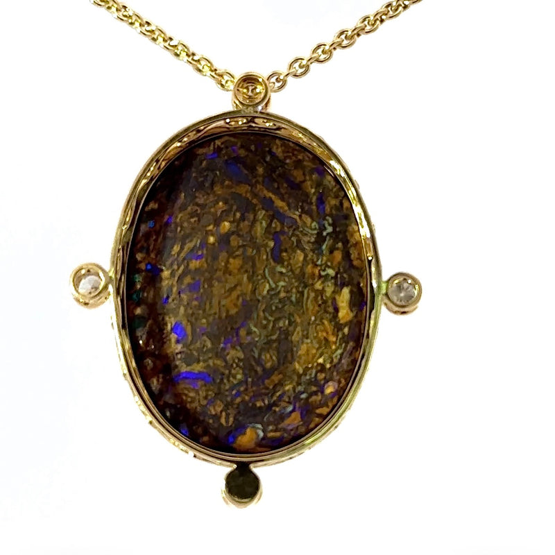 Besonderer Opal Anhänger in 14 Karat Gelbgold mit feinen Brillanten