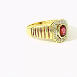 Eleganter Ring in 14 Karat Gelbgold mit Rubin & Diamanten