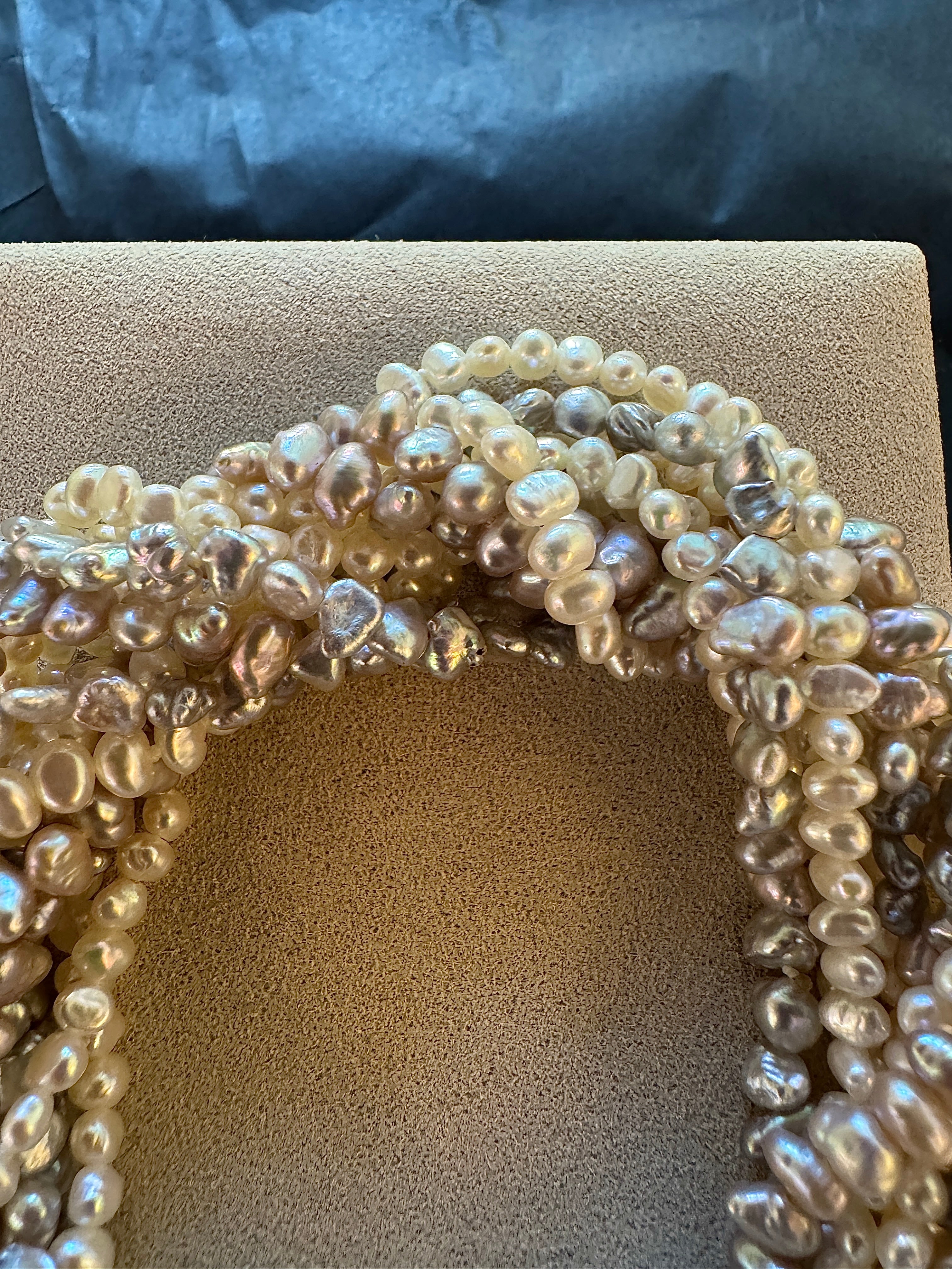 Special Goldbaur pearl bracelet with bayonet clasp in 18 carat gold