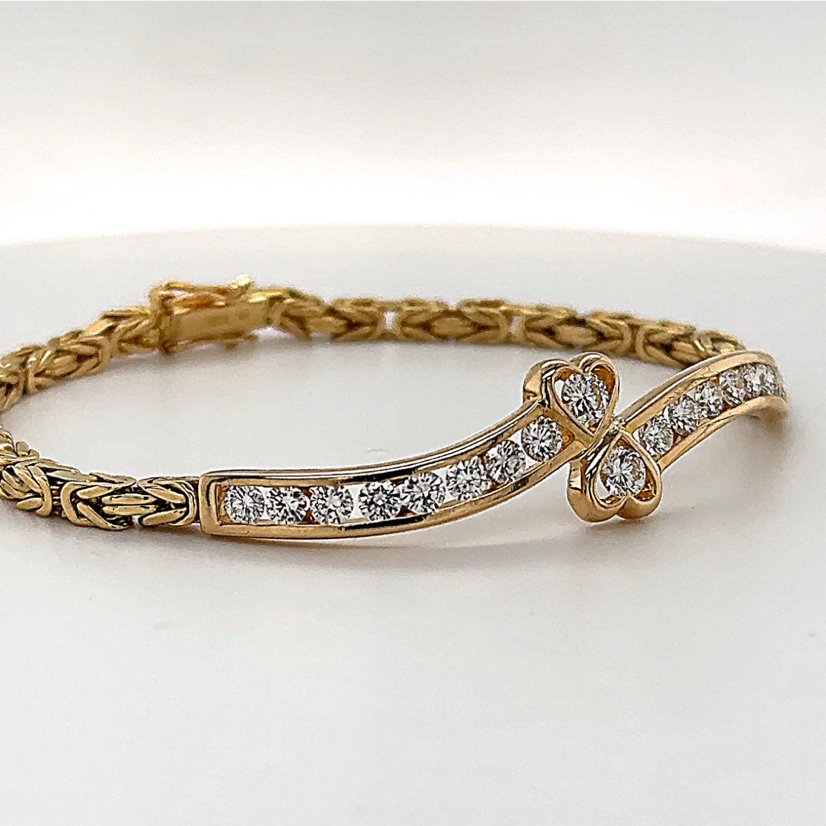 Hochwertiges Armband in 18 Karat Gelbgold mit herausragenden Brillanten