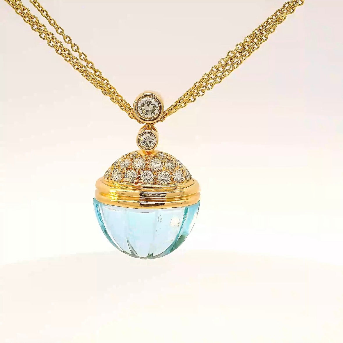 Eleganter Anhänger in 18 Karat Gelbgold mit Topas & Brillanten von Lüth Bijoux