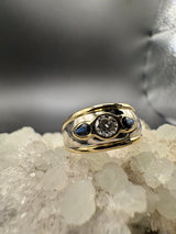 Handgefertigter Bandring in 14 Karat Gelb- & Weißgold mit Brillanten & Saphiren