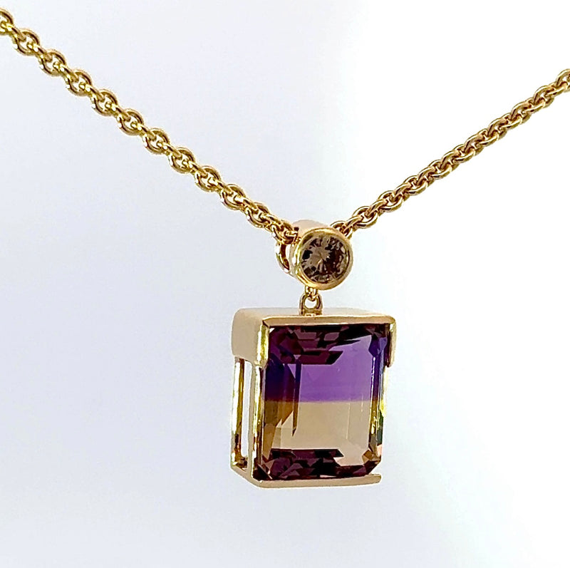Moderner Ametrin Anhänger in 14 Karat Gelbgold mit Fancy Brillant