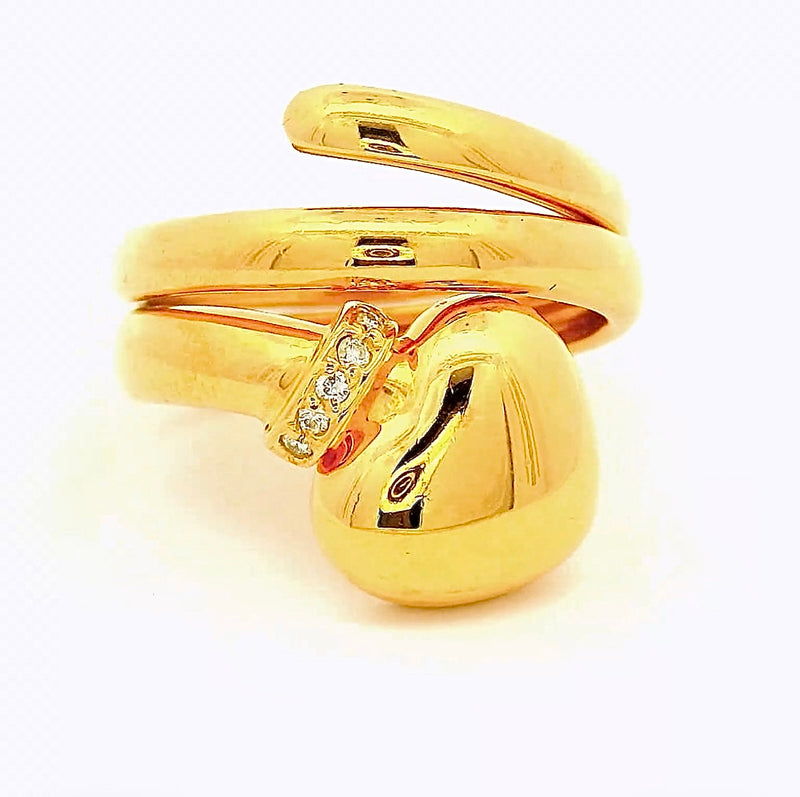 Dekorativer Herz-Ring in 18 Karat Gelbgold mit Brillanten
