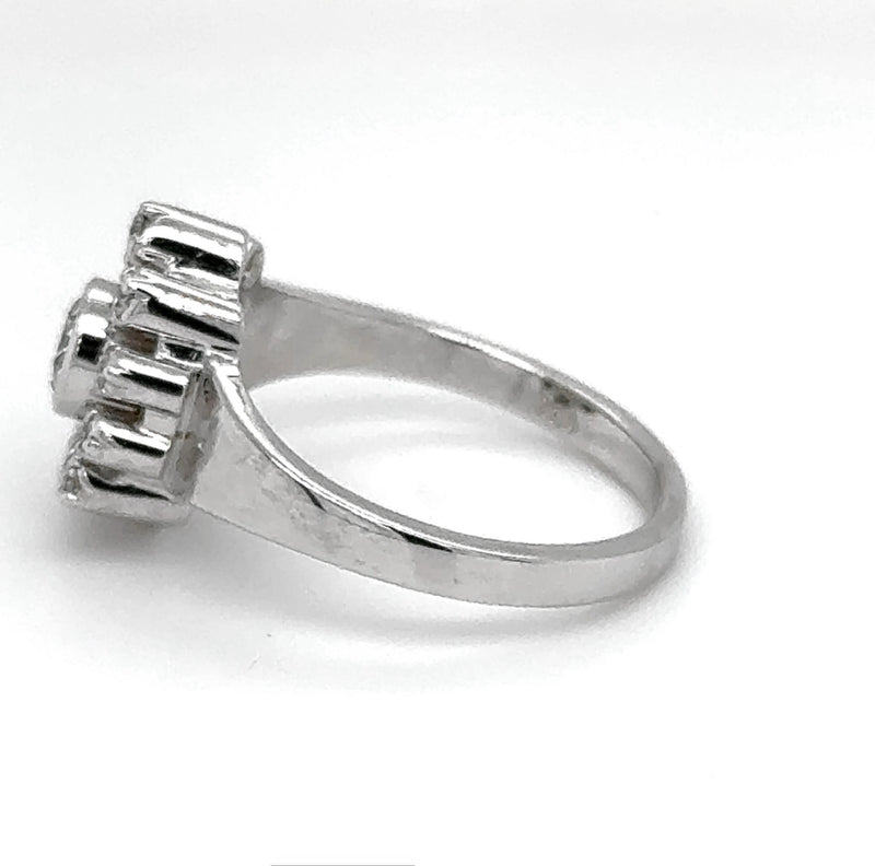 Stilvoller Ring in 18 Karat Weißgold mit feinen Brillanten