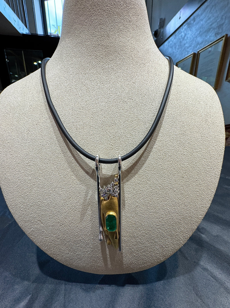 Einmaliger Anhänger in 18 Karat Weißgold & 900er Gelbgold mit Smaragd & Brillanten