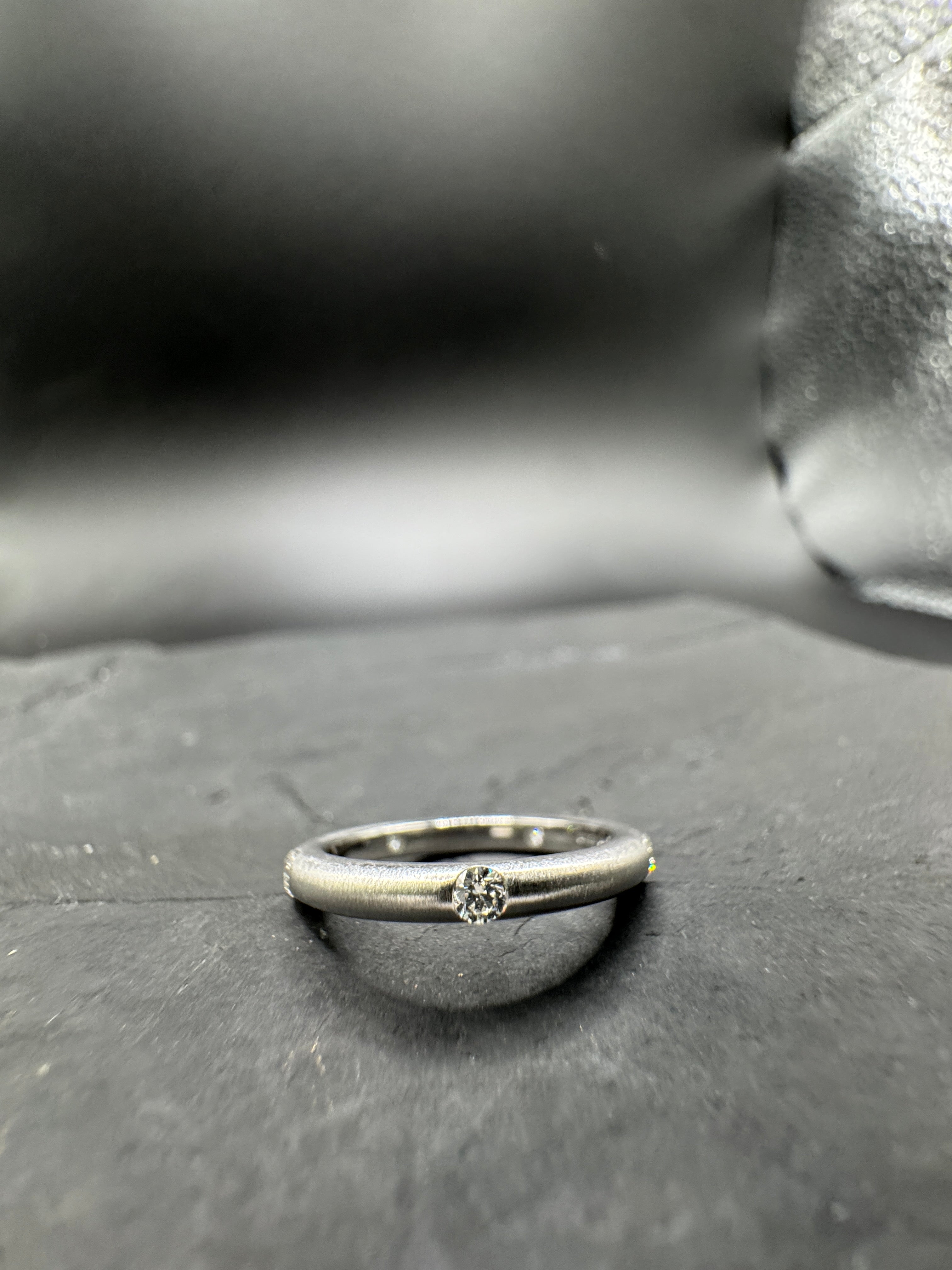 Zeitloser Adolfo Courrier Ring in 18 Karat Weißgold mit Brillanten - Eterno